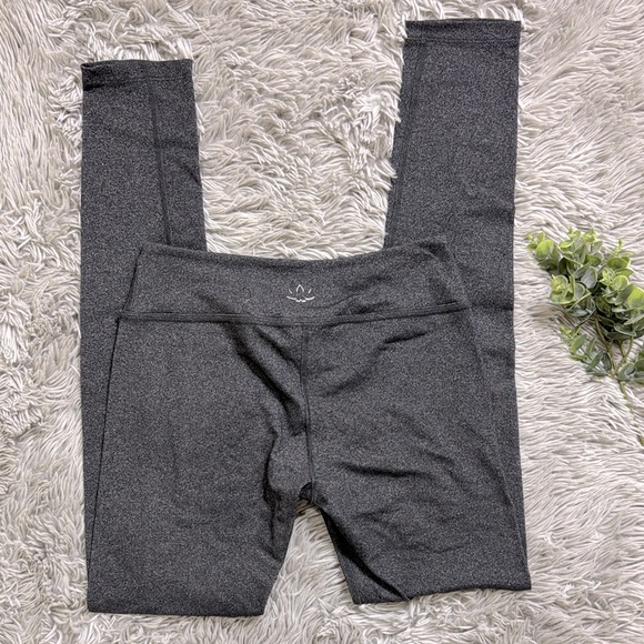 Beyond Yoga Pants - Beyond Yoga heathered Gray Athletic Leggings High-Waist size M